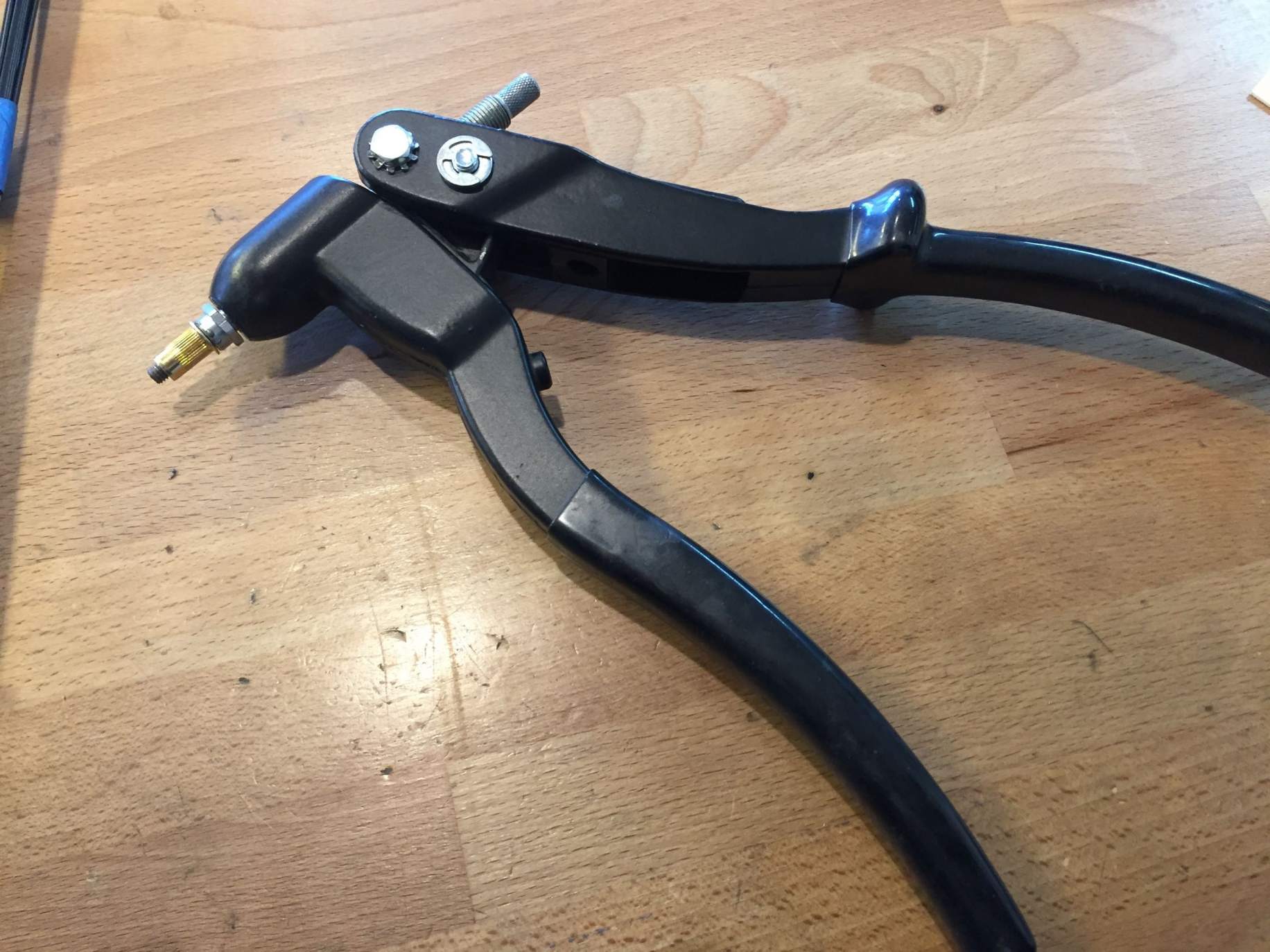 Mark V & Rivnuts Repairing water bottle bosses on carbon bikes Bike